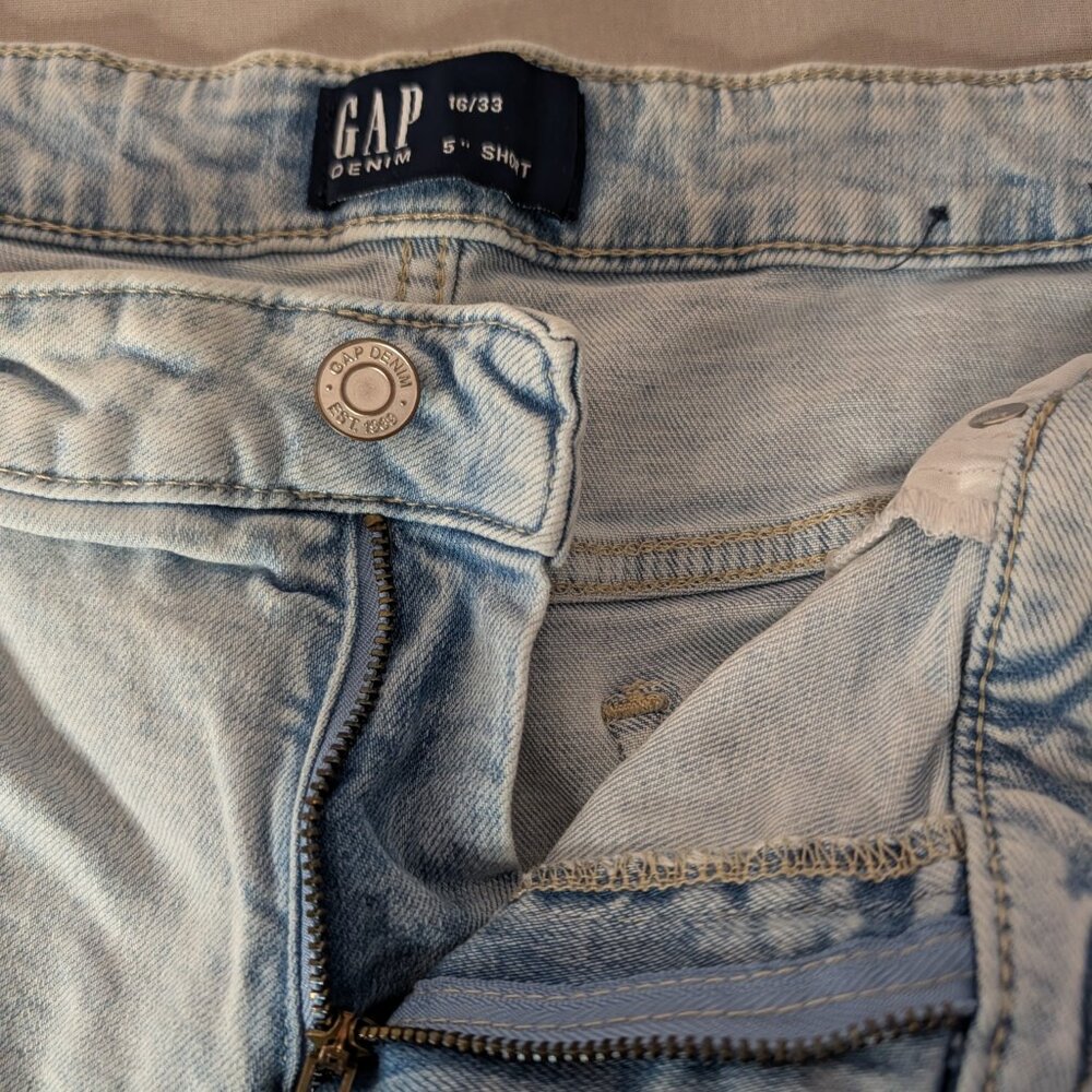 ⭐GAP Size 16 Curvy Fit Denim Shorts 5 Inch Distressed Frayed Blue⭐ - Picture 4 of 9